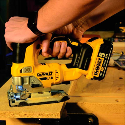 Фото 1- Лобзик акумуляторний DeWalt DCS334NT